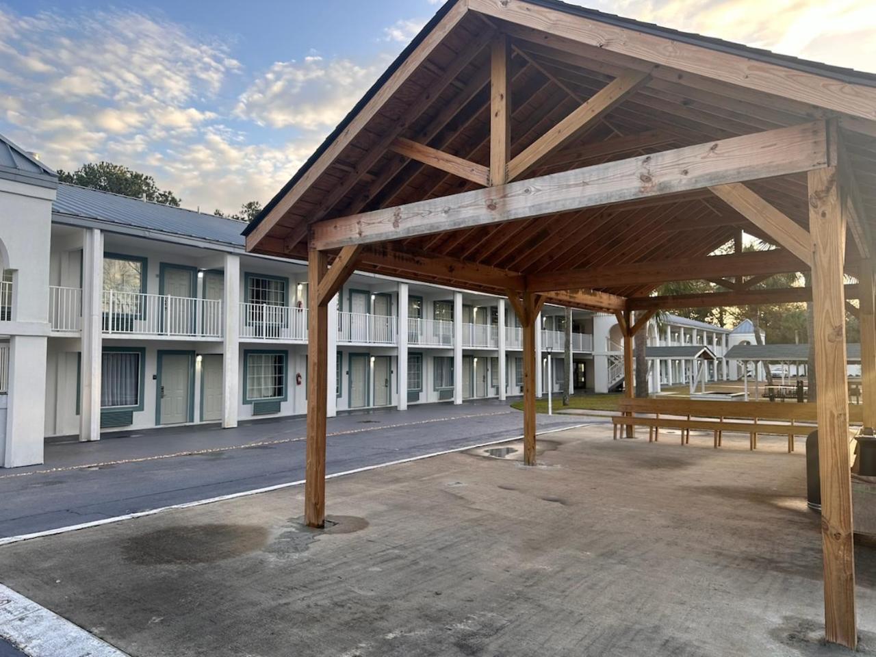 Suburban Studios By Choice Hotels - Award Winning - New 2024 - Walk To Eateries & Grocery - Ultra Sparkling - Garden Rooms - Designer Lighting & Right Off I-95 - Proudly An All American Managed Property Brunswick Buitenkant foto