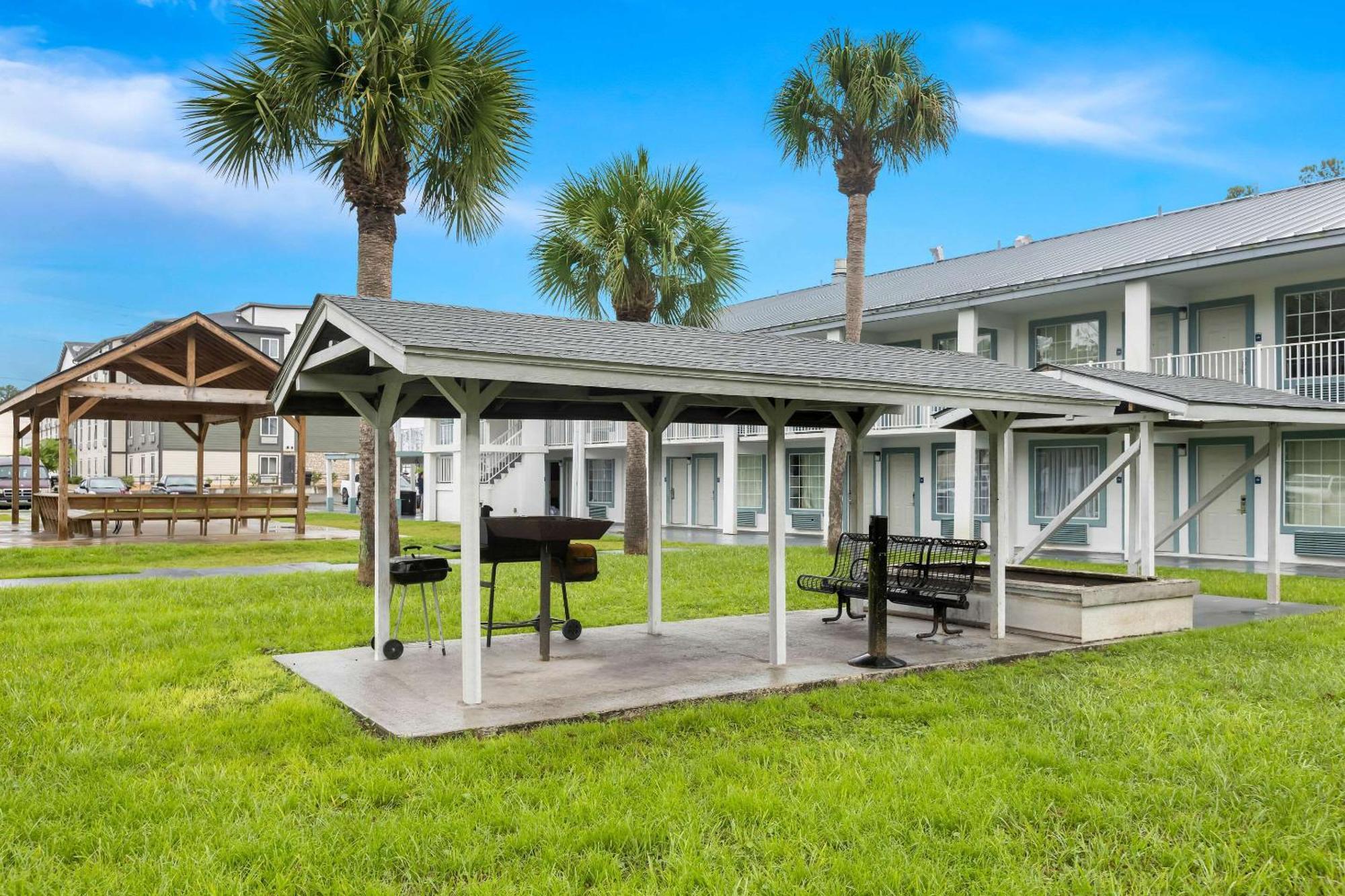 Suburban Studios By Choice Hotels - Award Winning - New 2024 - Walk To Eateries & Grocery - Ultra Sparkling - Garden Rooms - Designer Lighting & Right Off I-95 - Proudly An All American Managed Property Brunswick Buitenkant foto