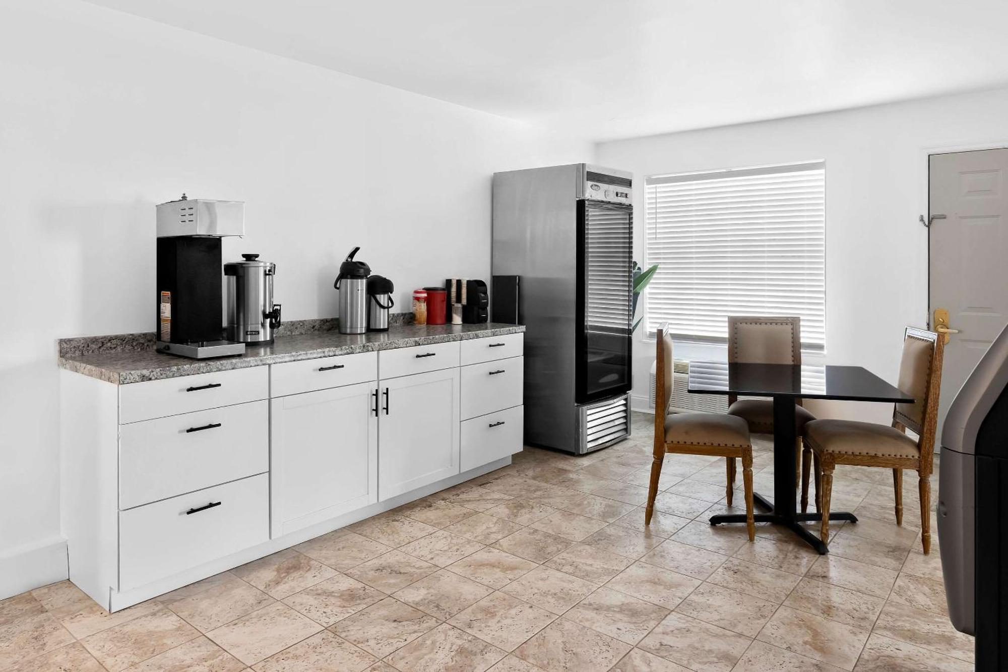 Suburban Studios By Choice Hotels - Award Winning - New 2024 - Walk To Eateries & Grocery - Ultra Sparkling - Garden Rooms - Designer Lighting & Right Off I-95 - Proudly An All American Managed Property Brunswick Buitenkant foto
