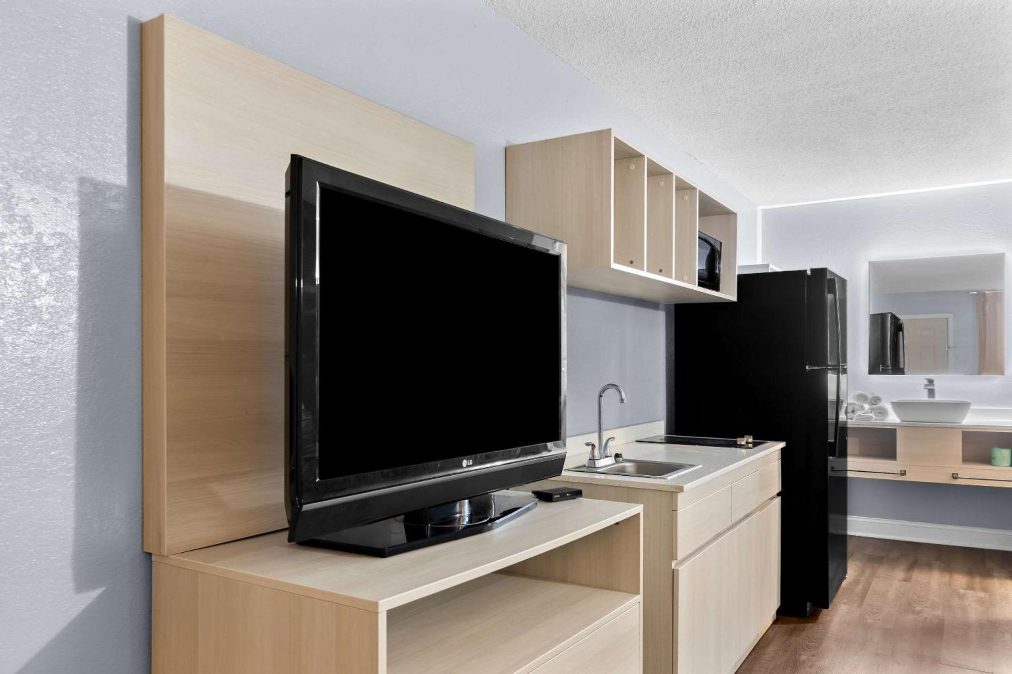 Suburban Studios By Choice Hotels - Award Winning - New 2024 - Walk To Eateries & Grocery - Ultra Sparkling - Garden Rooms - Designer Lighting & Right Off I-95 - Proudly An All American Managed Property Brunswick Buitenkant foto