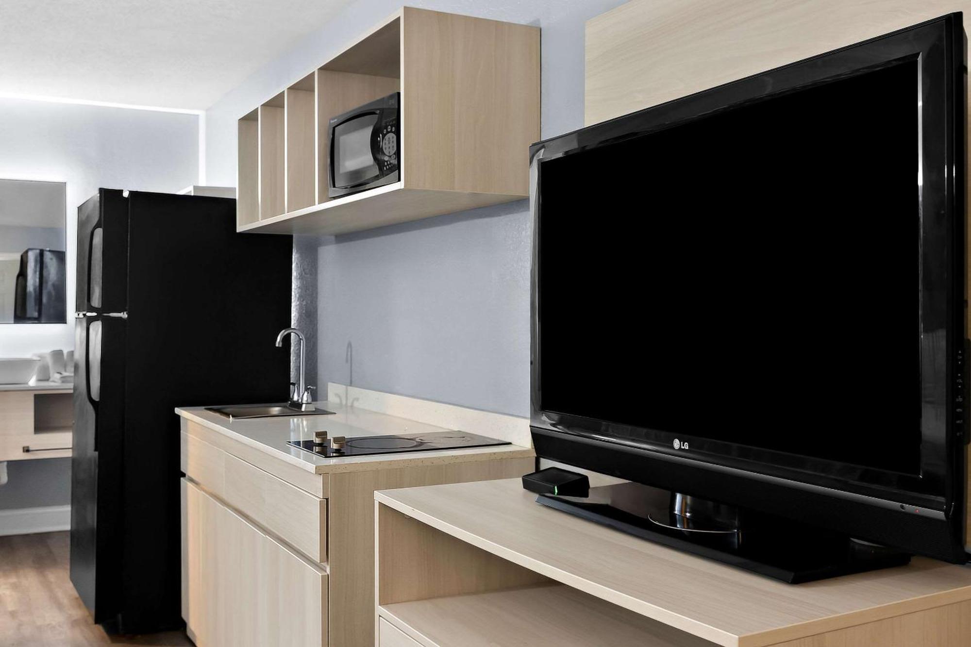 Suburban Studios By Choice Hotels - Award Winning - New 2024 - Walk To Eateries & Grocery - Ultra Sparkling - Garden Rooms - Designer Lighting & Right Off I-95 - Proudly An All American Managed Property Brunswick Buitenkant foto