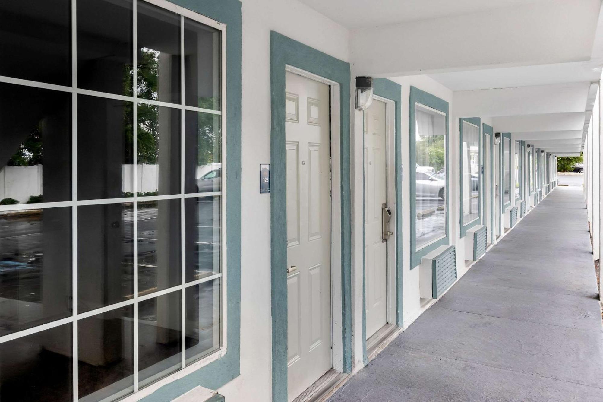 Suburban Studios By Choice Hotels - Award Winning - New 2024 - Walk To Eateries & Grocery - Ultra Sparkling - Garden Rooms - Designer Lighting & Right Off I-95 - Proudly An All American Managed Property Brunswick Buitenkant foto