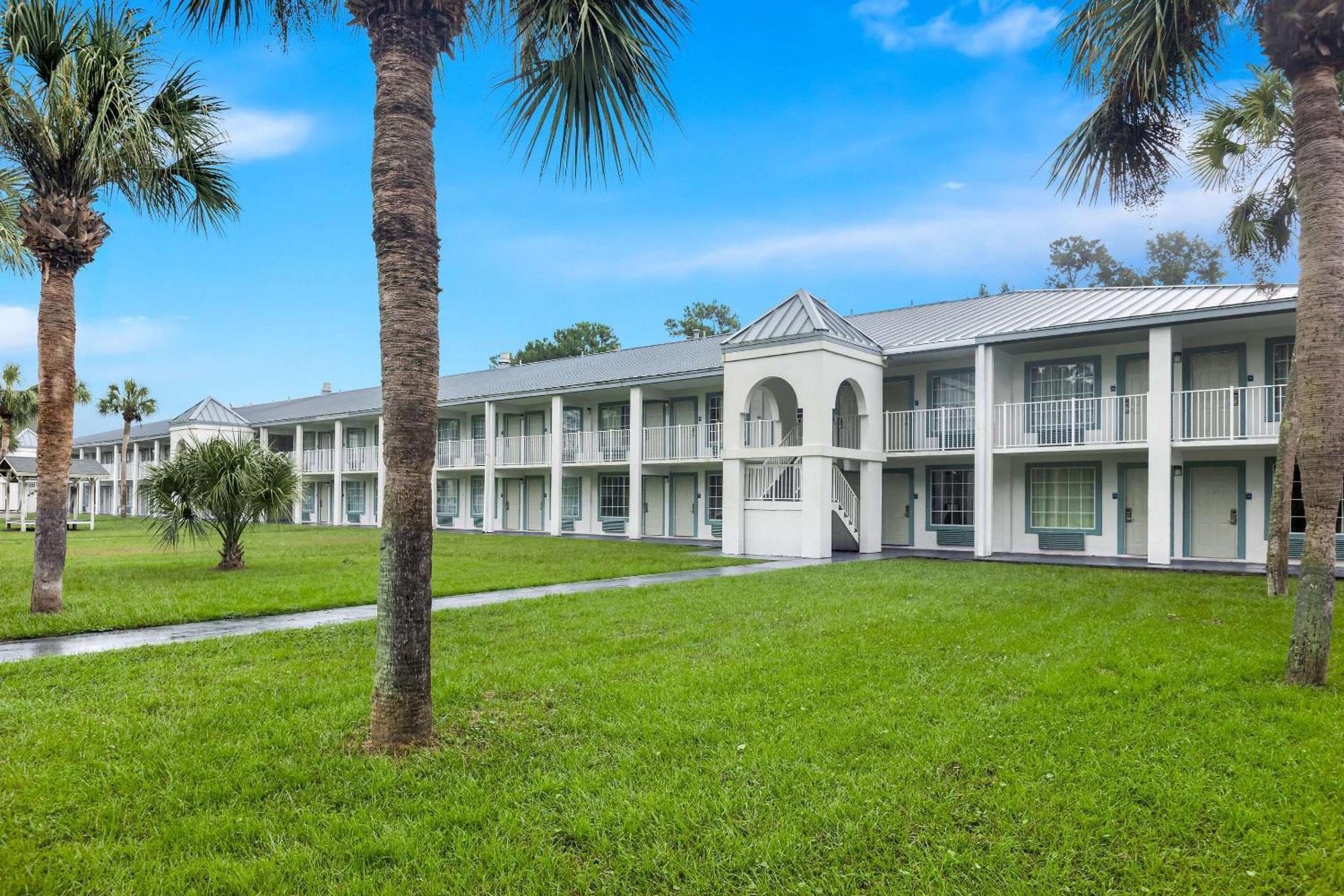 Suburban Studios By Choice Hotels - Award Winning - New 2024 - Walk To Eateries & Grocery - Ultra Sparkling - Garden Rooms - Designer Lighting & Right Off I-95 - Proudly An All American Managed Property Brunswick Buitenkant foto
